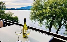 Lumineux Condo Au Bord Du Lac